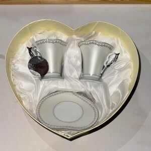 D'Lusso White and Silver Tea Set